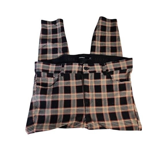 Torrid Women's Black Ivory Plaid Leggings Size 16S Short Button Front Stretch - Picture 2 of 5